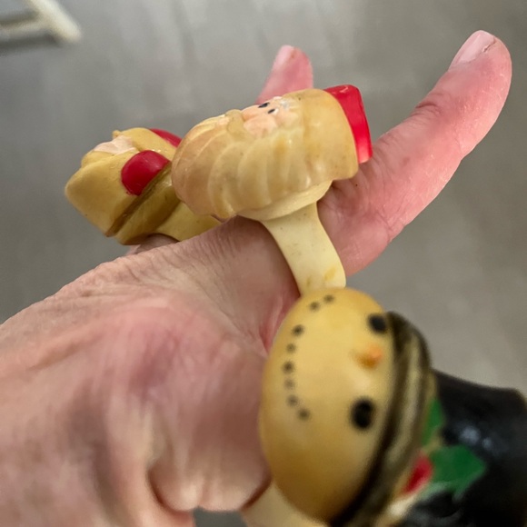 Three vintage looking holiday rings, made of rubber - Picture 12 of 13